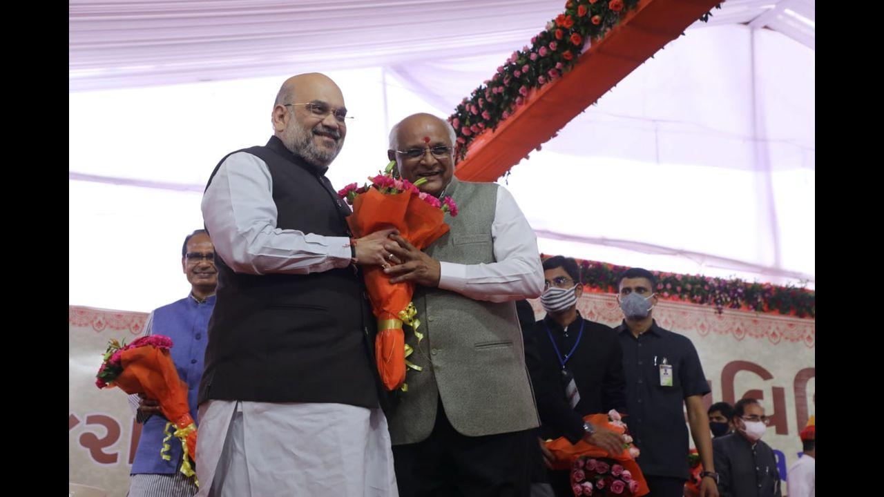 Union Home Minister Amit Shah and chief ministers of some BJP-ruled states were among those present at the Raj Bhavan ceremony. Pic/Pallav Paliwal